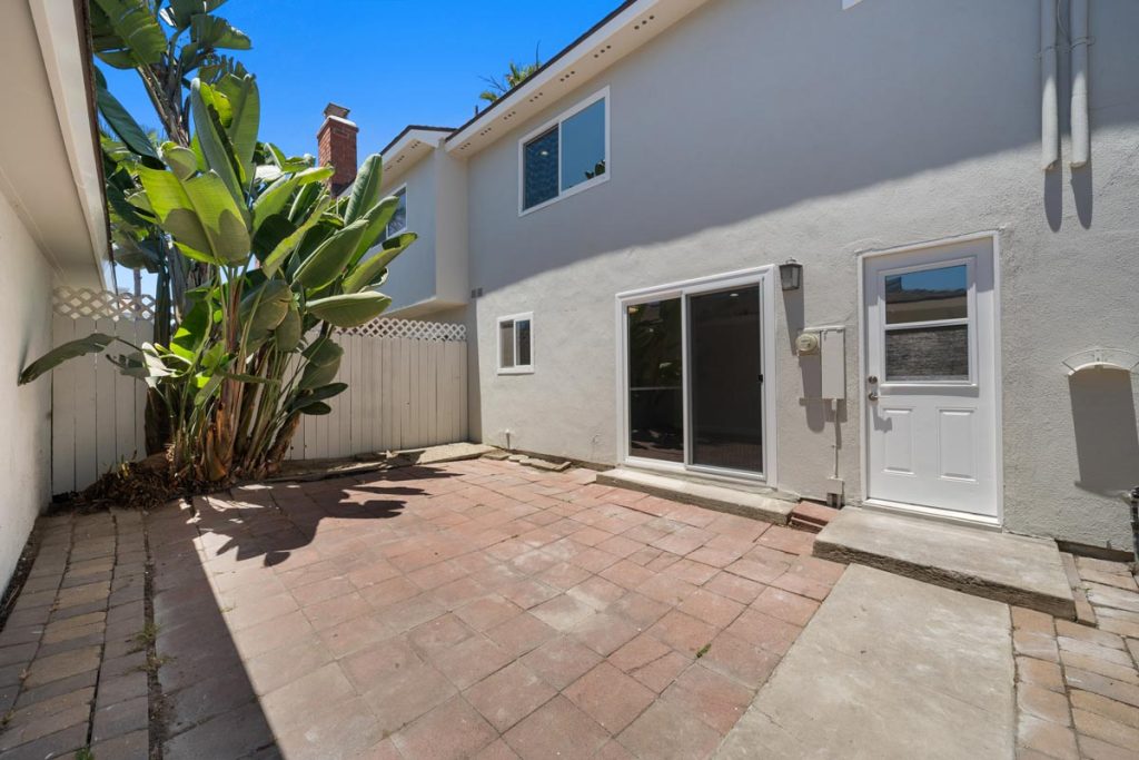 patio with hardscape and palm tree