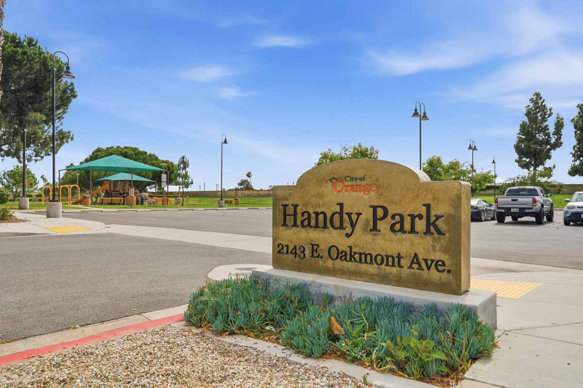 A sign saying Handy Park outside of the park.