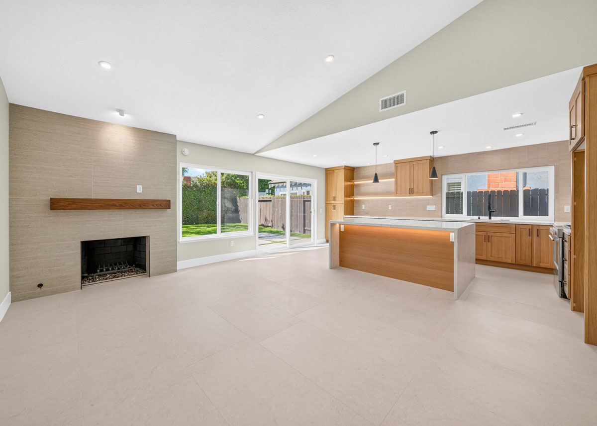 Empty, updated living space off the kitchen.